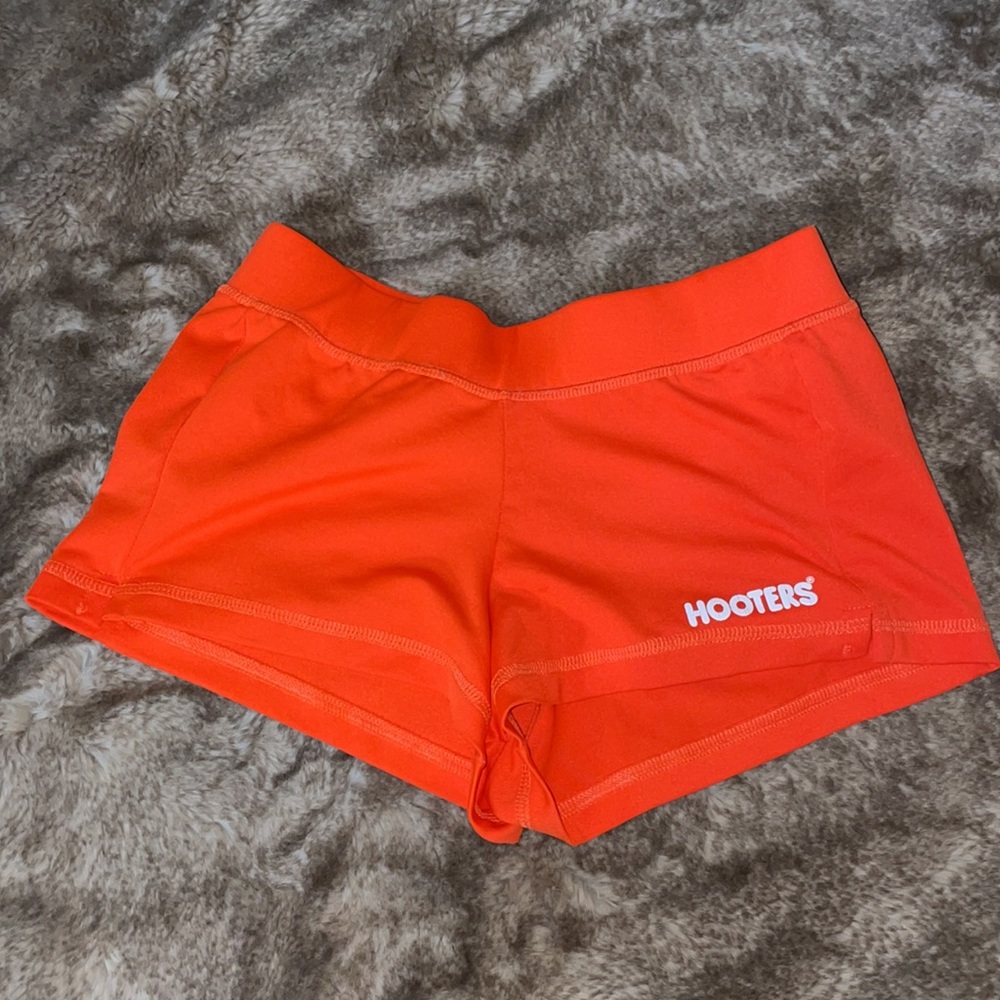 Famous worn hooters orange shorts 🦉